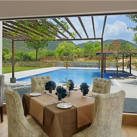 The Hunting Lodge Resort Udaipur - Villas & Pool Dabok Esterno foto