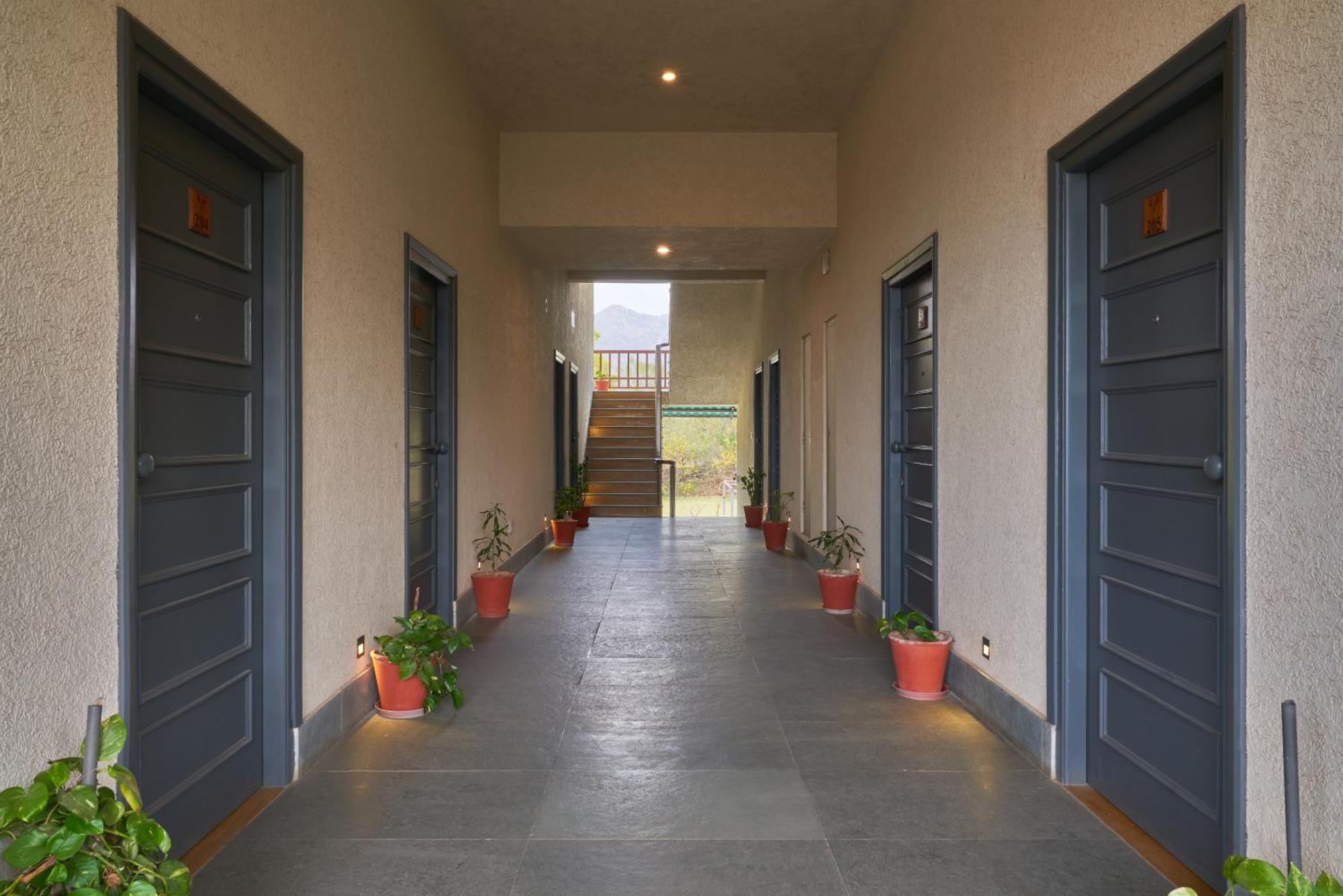 The Hunting Lodge Resort Udaipur - Villas & Pool Dabok Esterno foto