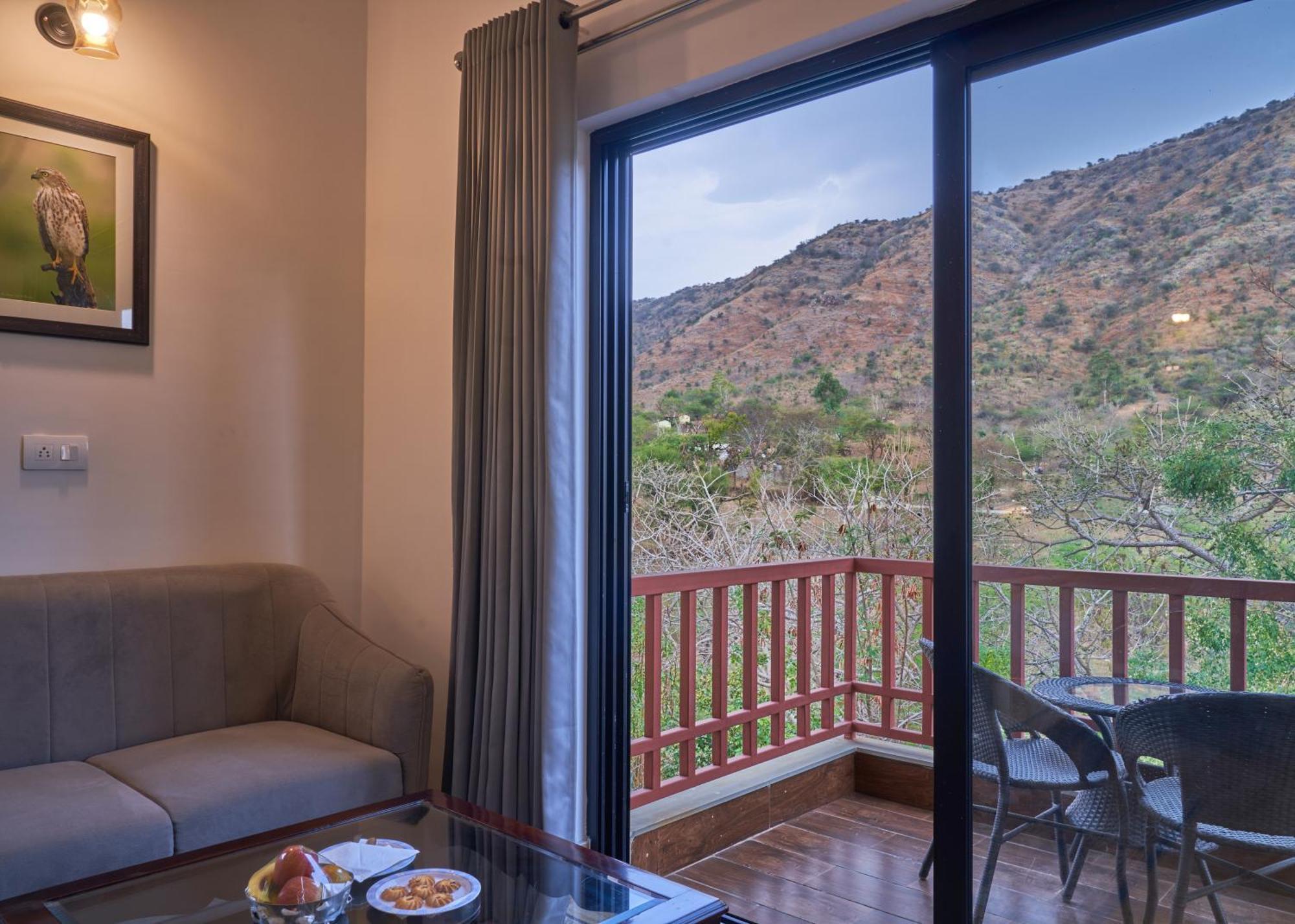The Hunting Lodge Resort Udaipur - Villas & Pool Dabok Esterno foto