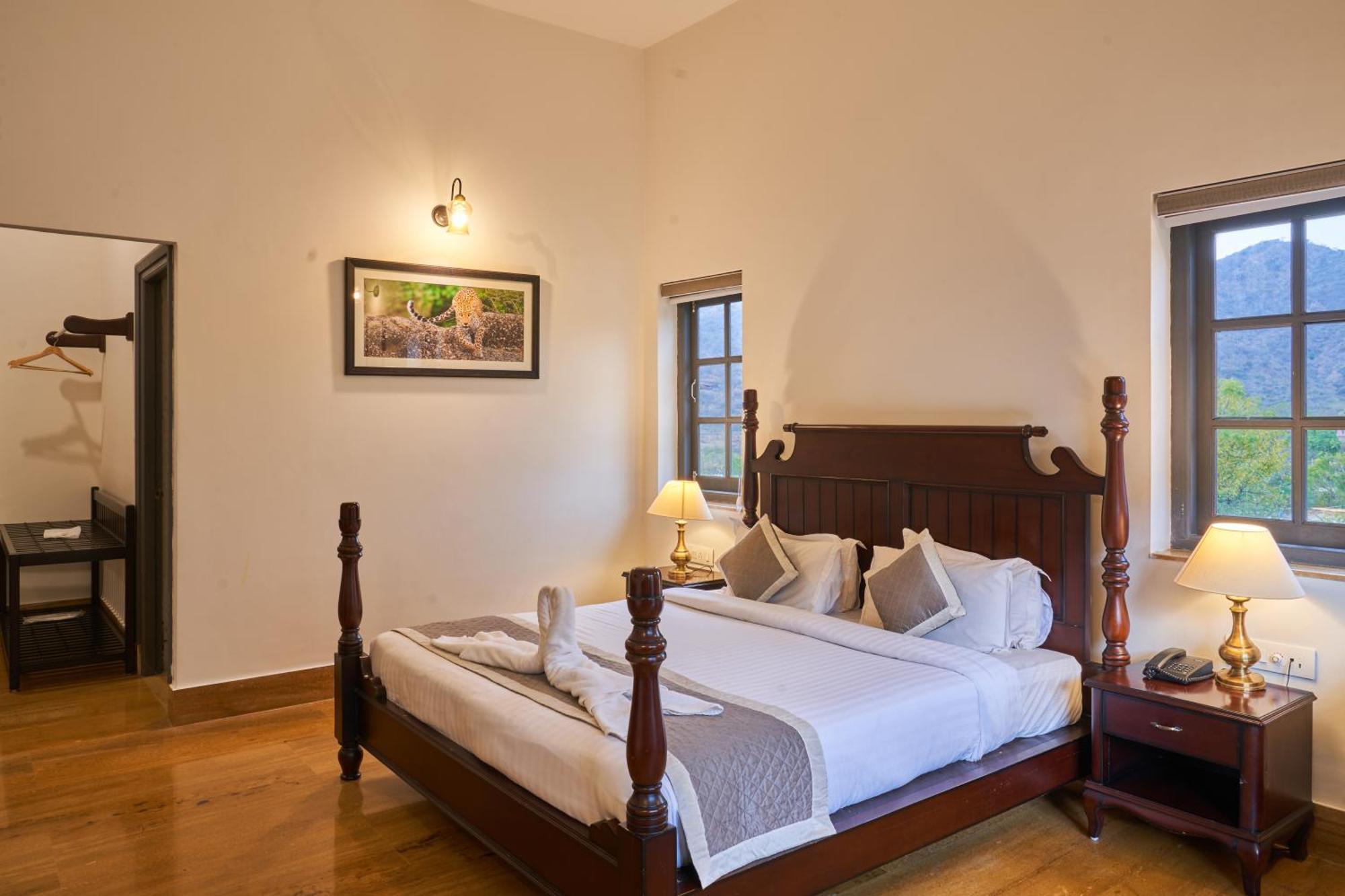 The Hunting Lodge Resort Udaipur - Villas & Pool Dabok Esterno foto
