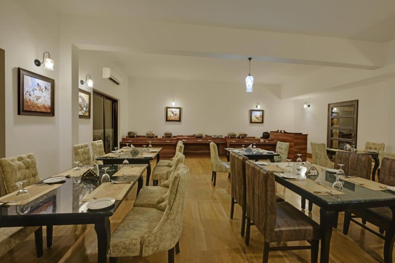 The Hunting Lodge Resort Udaipur - Villas & Pool Dabok Esterno foto
