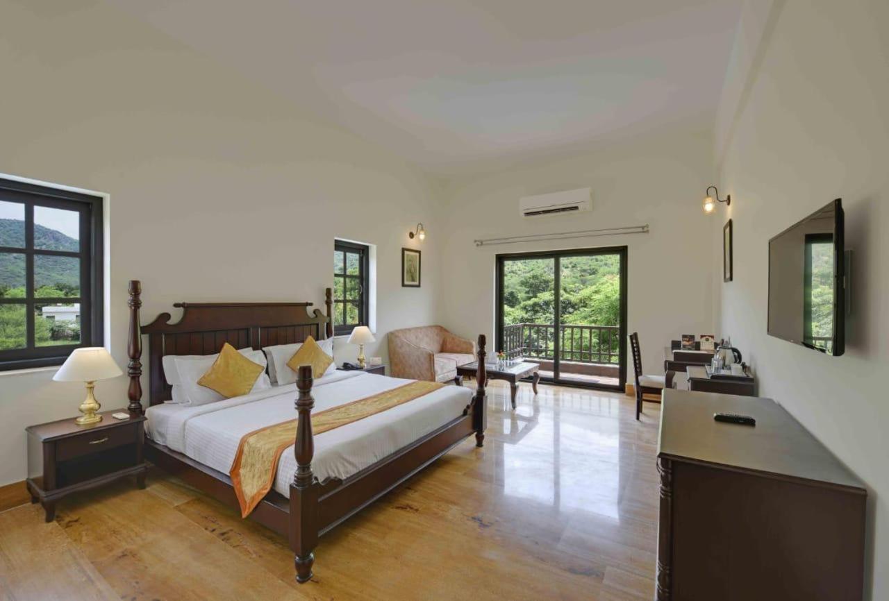 The Hunting Lodge Resort Udaipur - Villas & Pool Dabok Esterno foto