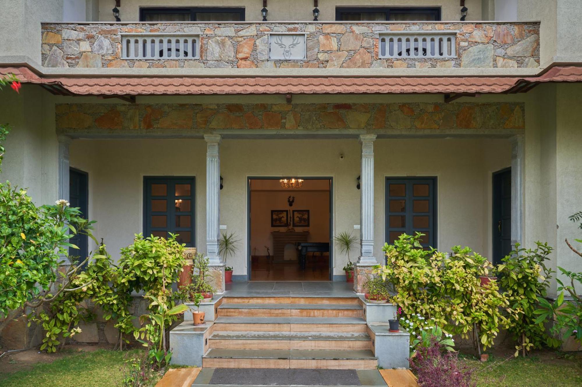 The Hunting Lodge Resort Udaipur - Villas & Pool Dabok Esterno foto