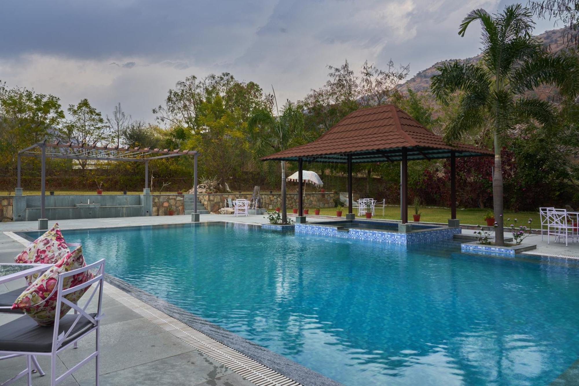 The Hunting Lodge Resort Udaipur - Villas & Pool Dabok Esterno foto