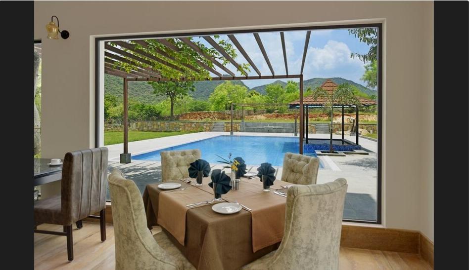 The Hunting Lodge Resort Udaipur - Villas & Pool Dabok Esterno foto